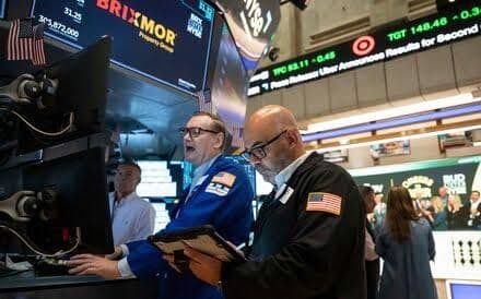 Wall Street fecha em alta e Nasdaq 100 bate recorde após dados fracos do emprego