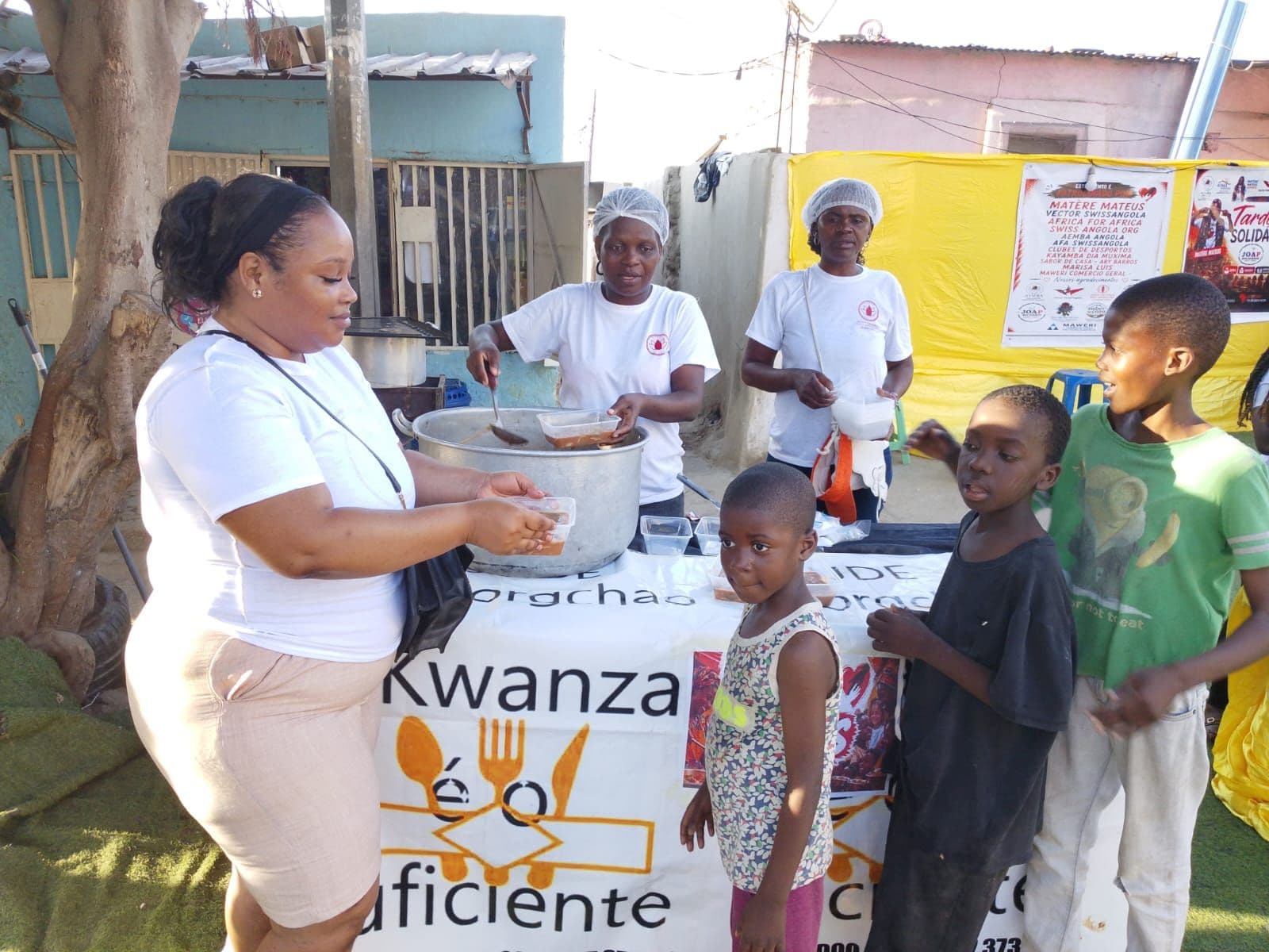 Acção solidária leva apoio alimentar e vestuário a famílias do bairro Catambor, na Maianga