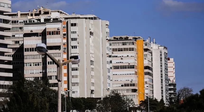 Operação “Tax Free”: buscas atingem Banco Carregosa, Banco, Angolano e empresas imobiliárias em Portugal