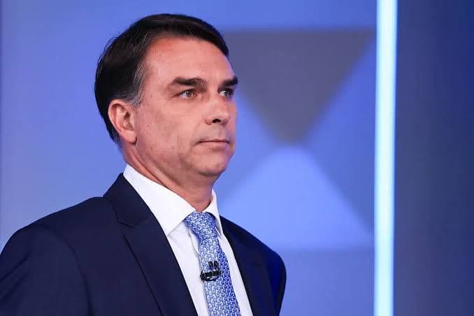 Partido de Flávio Bolsonaro reconhece derrota nas eleições presidenciais brasileiras