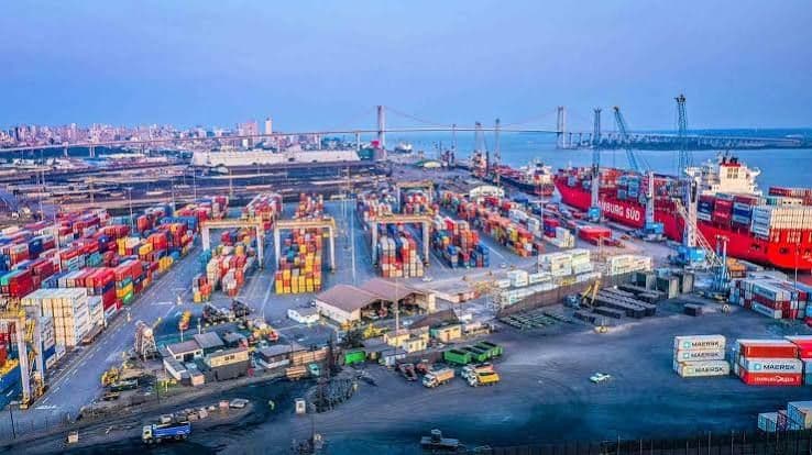 Porto de Maputo investe 131 milhões de euros para receber navios de maior dimensão