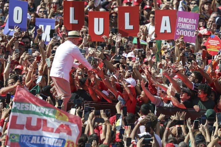 Brasil: Lula abre campanha eleitoral com foco na reeleição para quarto mandato presidencial