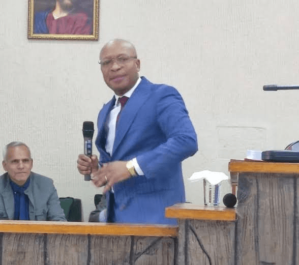 Mentiras do Pastor Kamalandua “ fazem vigília “ a Ministro Filipe Zau