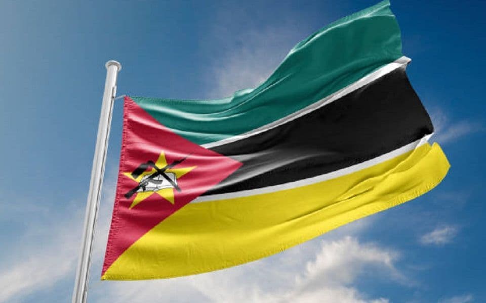 Moçambique diz que bandeira do país foi usada de forma fraudulenta no navio atacado nos mares do Irão