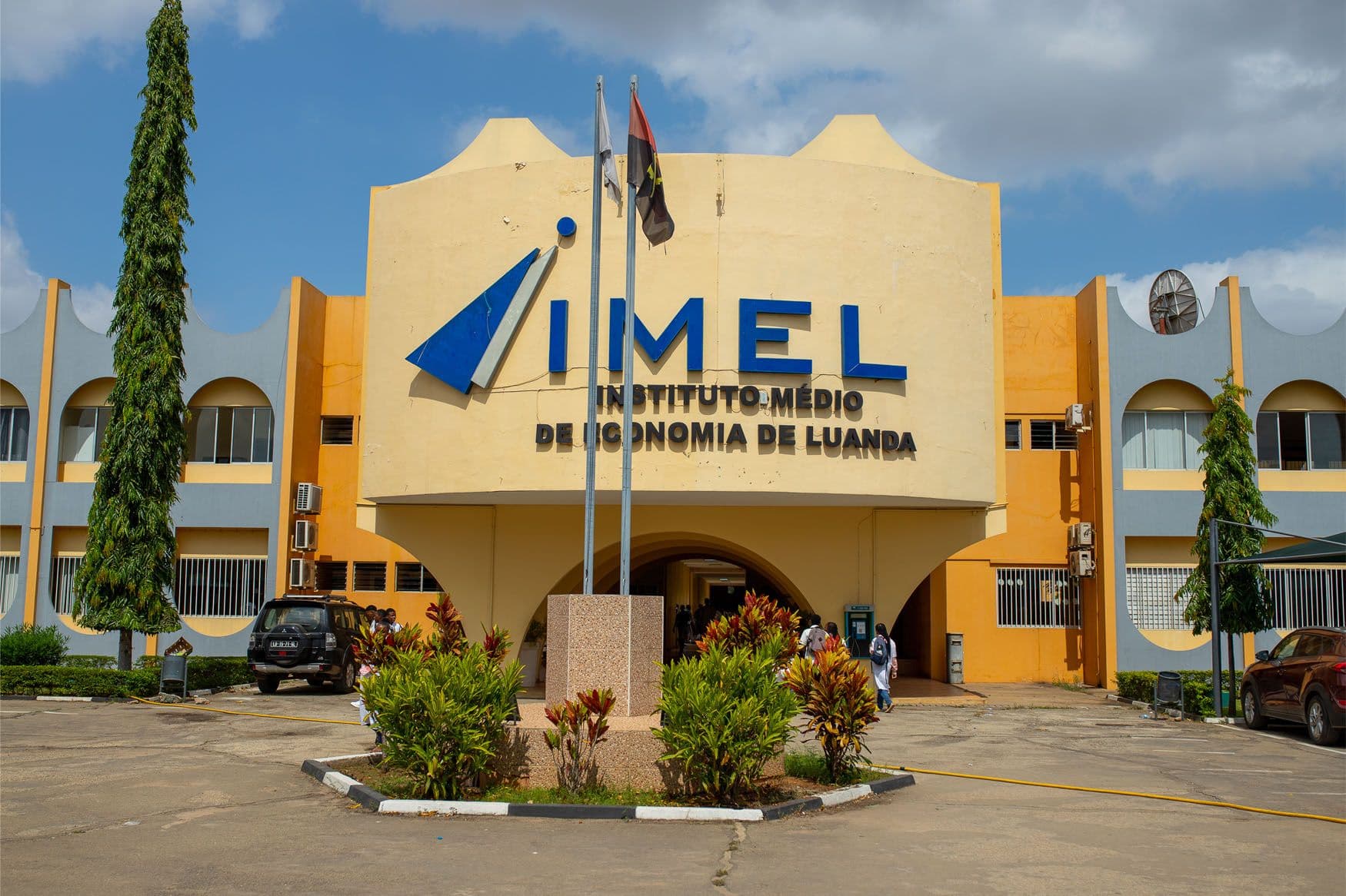 Prorrogado prazo de inscrição aos cursos dos Institutos médios