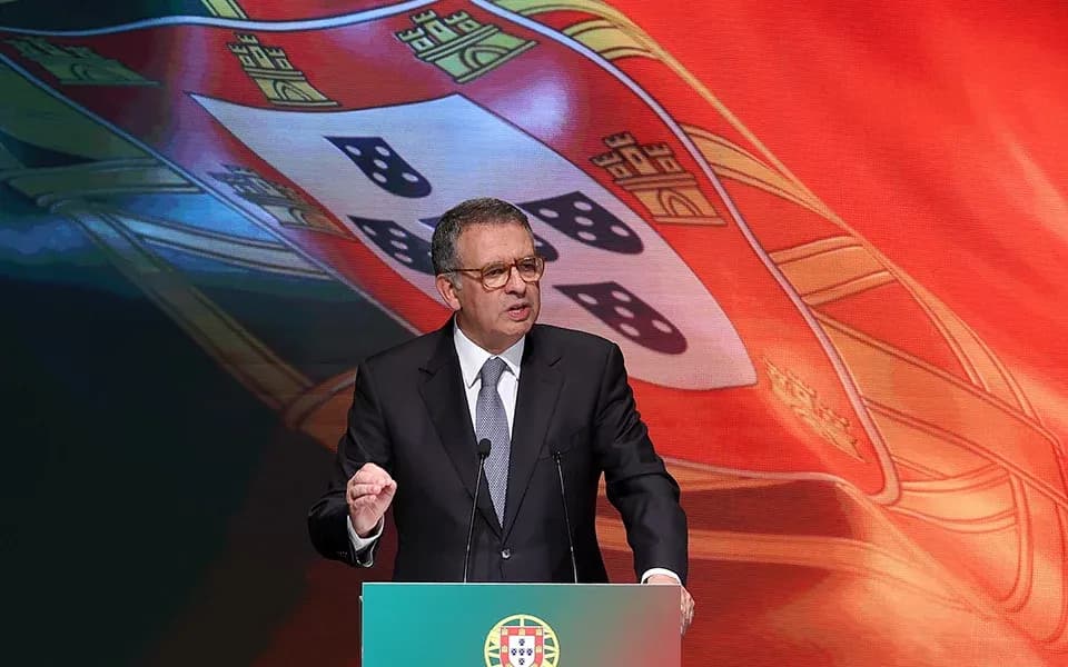 ANAM entrega a António José Seguro livro sobre o futuro do Poder Local em Portugal