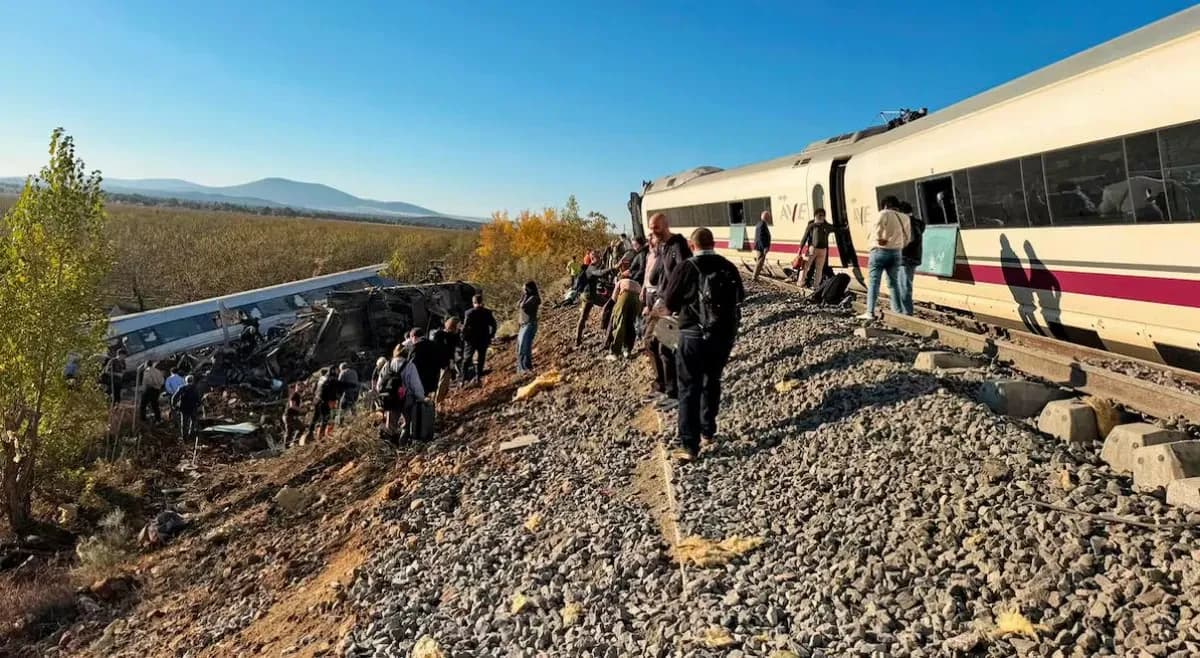 Choque entre comboios em Espanha provoca pelo menos dez mortos e mobiliza equipas de emergência