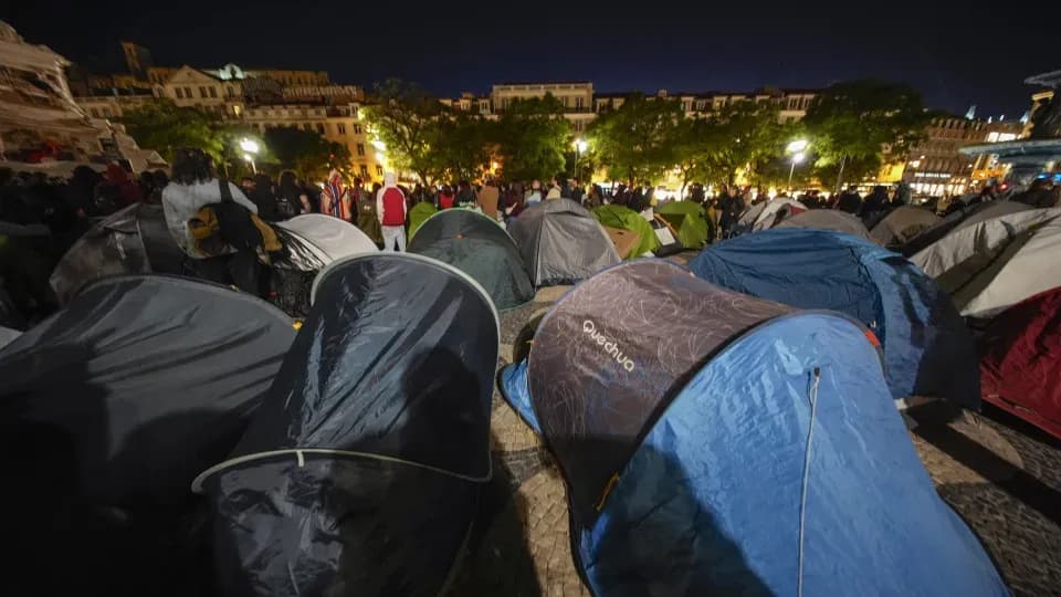 Tribunal dá 48 horas ao Governo e à Câmara de Lisboa para responderem sobre acampada pela habitação
