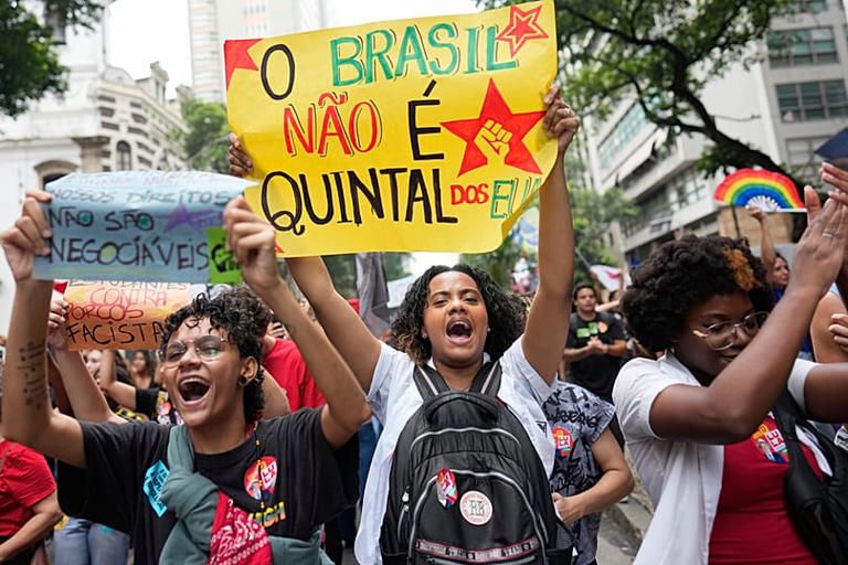 Estudantes brasileiros em manifestação